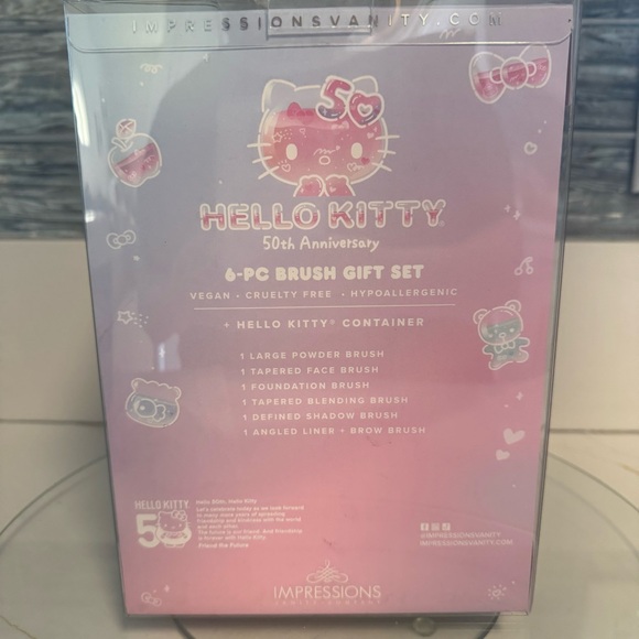 Limited Edition Hello Kitty® 50th 6-PC Brush Gift Set - Picture 6 of 8